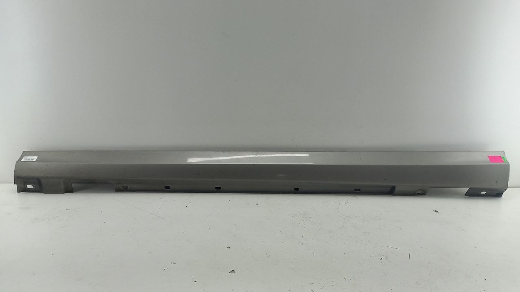 Порог левый Mercedes W204 2007-2014 гг A2046900340