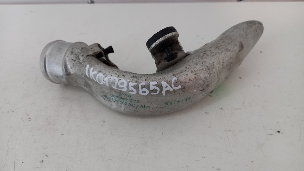 Патрубок інтеркулера Volkswagen Passat B7 CC 1.6 TDI 1K0129565AC