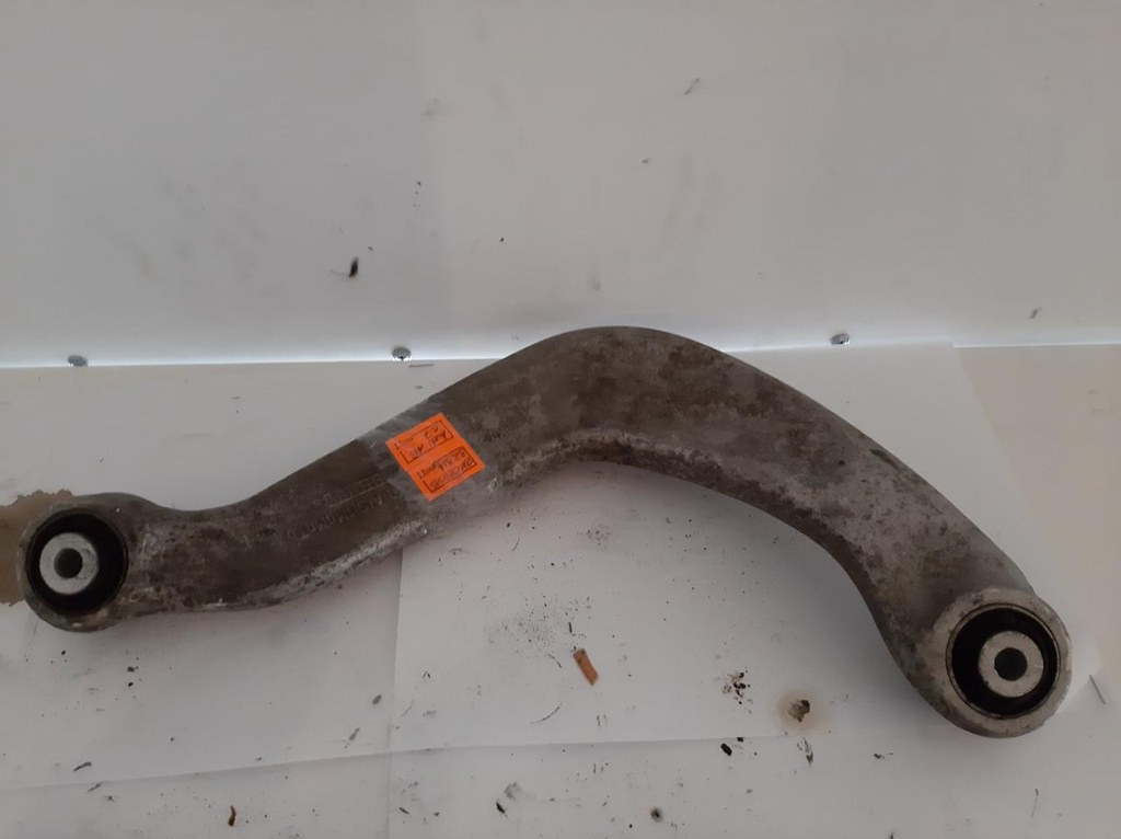 Рычаг задний левый Audi A6 C7 3.0 TDI 2015 гг 8K0505323H