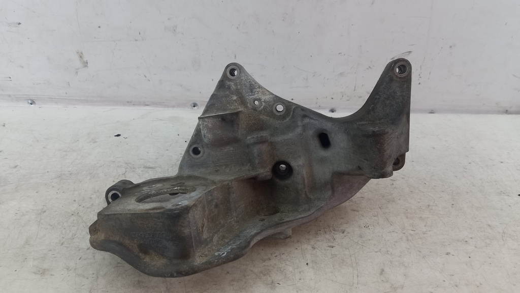 Кронштейн Volvo V40 V60 XC60 2.0D 2014-2019  31401103