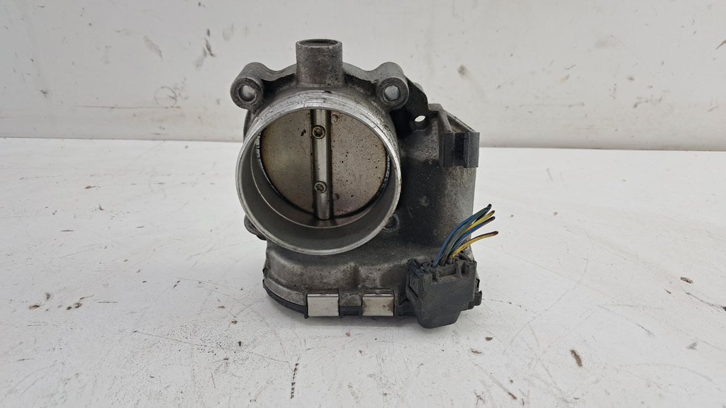 Дросельна заслінка Volvo C70 2.5T 2007 30711552