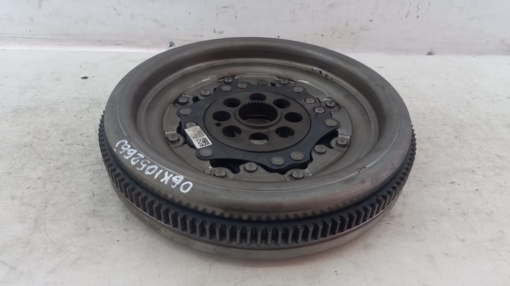 Маховик двигателя Skoda Superb 1.8 TFSI 2009 гг 06K105266J