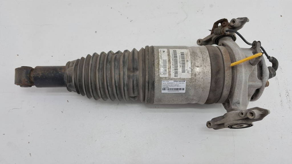Амортизатор задній правий Volkswagen Touareg 2011-2016 7P6616020K