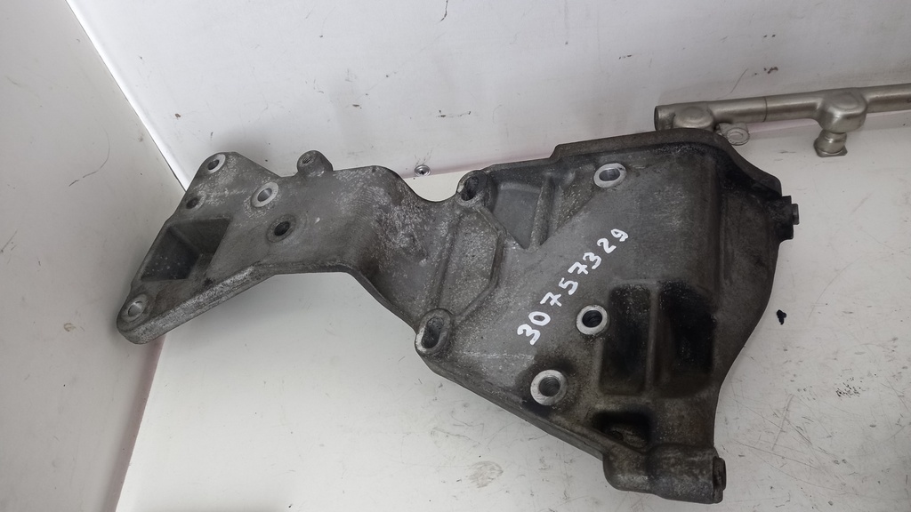 Кронштейн двигателя Volvo S80 II 2.4 D5 2007-2016  30757329