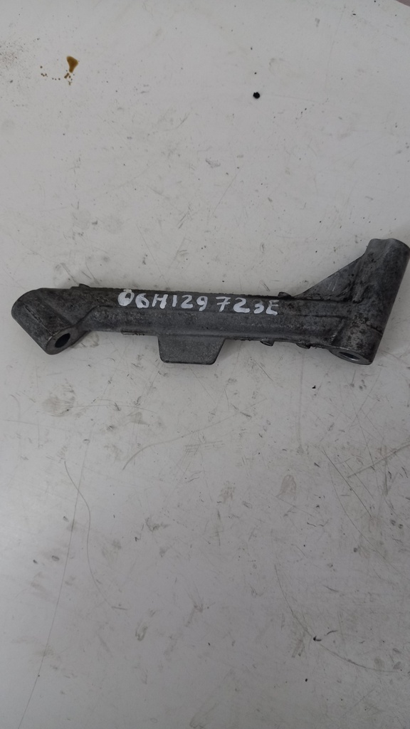 Кронштейн впускного колектора Audi A4 B8 2014 рр. 06H129723E