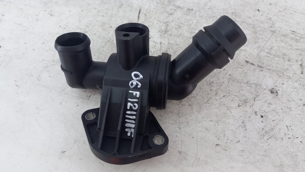 Корпус термостата Audi A4 B7 2.0 TFSI 2004-2007 гг 06F121111F