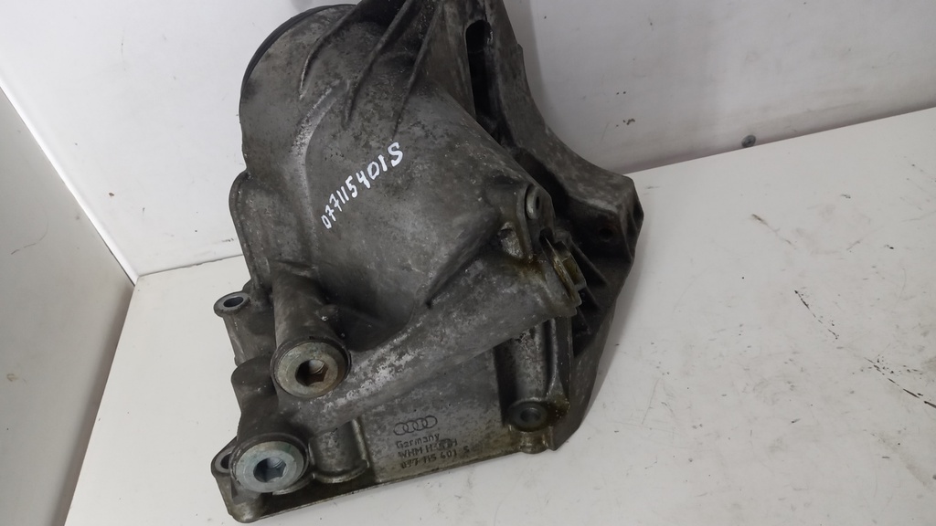 Корпус масляного фільтра Audi A8 D3 4E 4.2I 2002 077115401S
