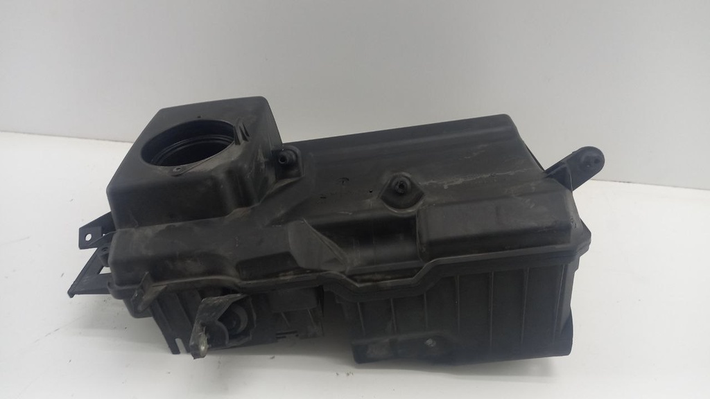 Корпус повітряного фільтра Volvo 2.5T 2010 30677533