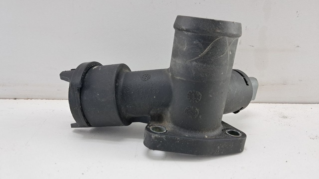 Фланец системы охлаждения Volkswagen Passat B7 3.6 FSI 2013  03H121133