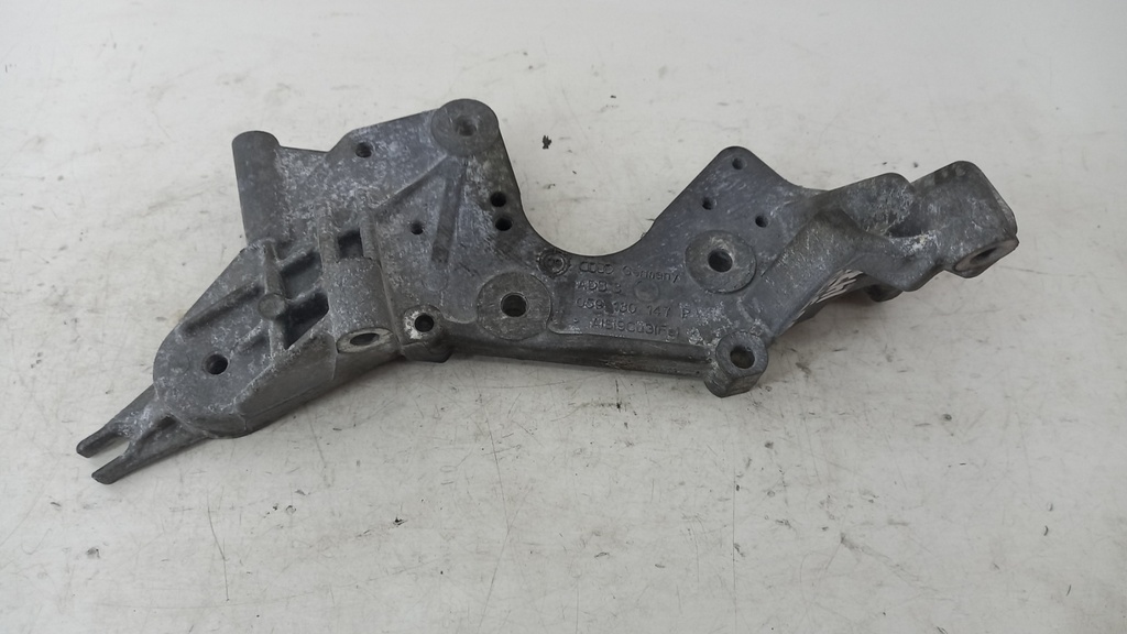 Кронштейн Audi A4 B8 Q7 3.0TDI 2015 рр 059130147P