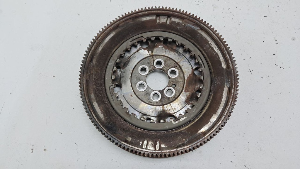 Маховик двигуна Volkswagen Golf 7 1.0 TSI 2018 рр 04C105266F