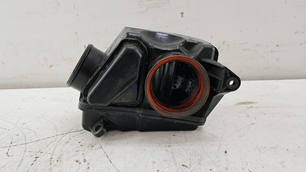 Патрубок воздушного фильтра Mercedes W203 W211 1.8 2007 гг A2710900804