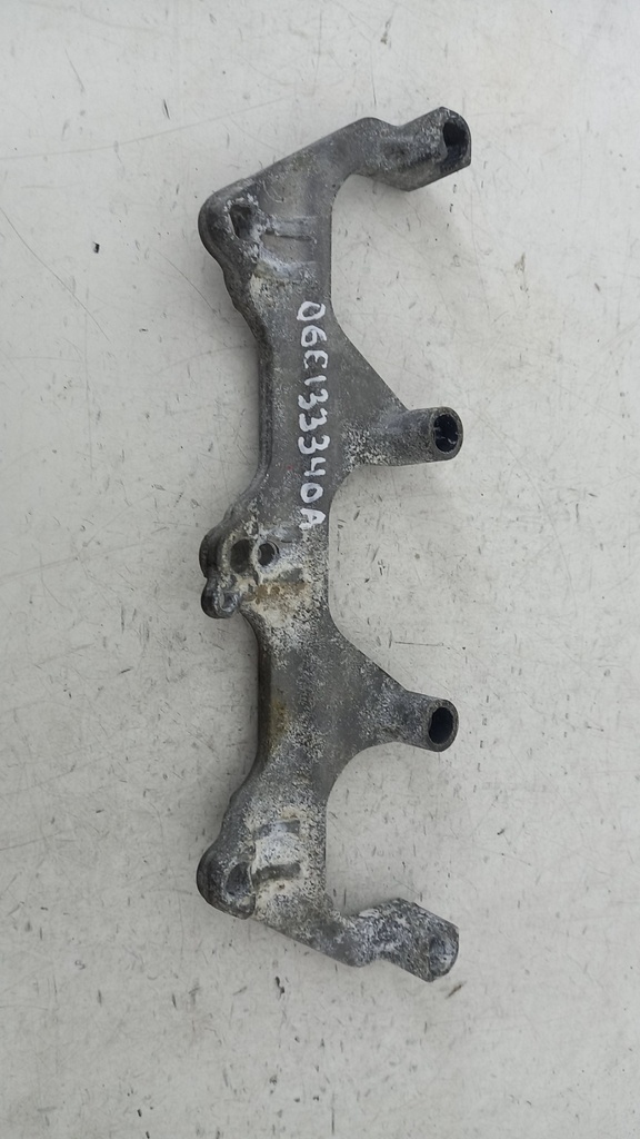 Кронштейн Audi A8 A3 2010 06E133340A