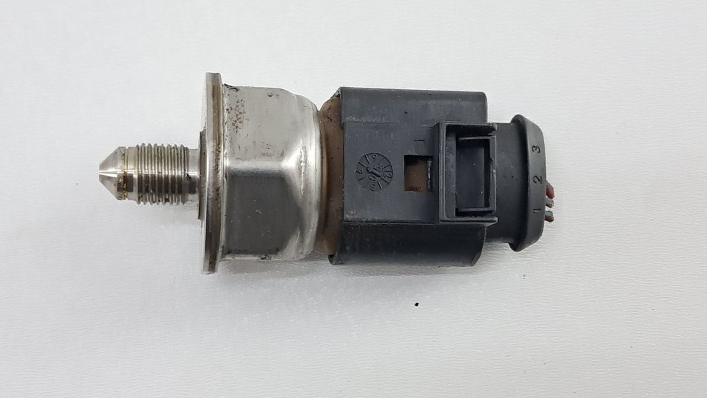 Датчик тиску палива Audi A6 C6 3.0 TFSI 2009 03C906051C