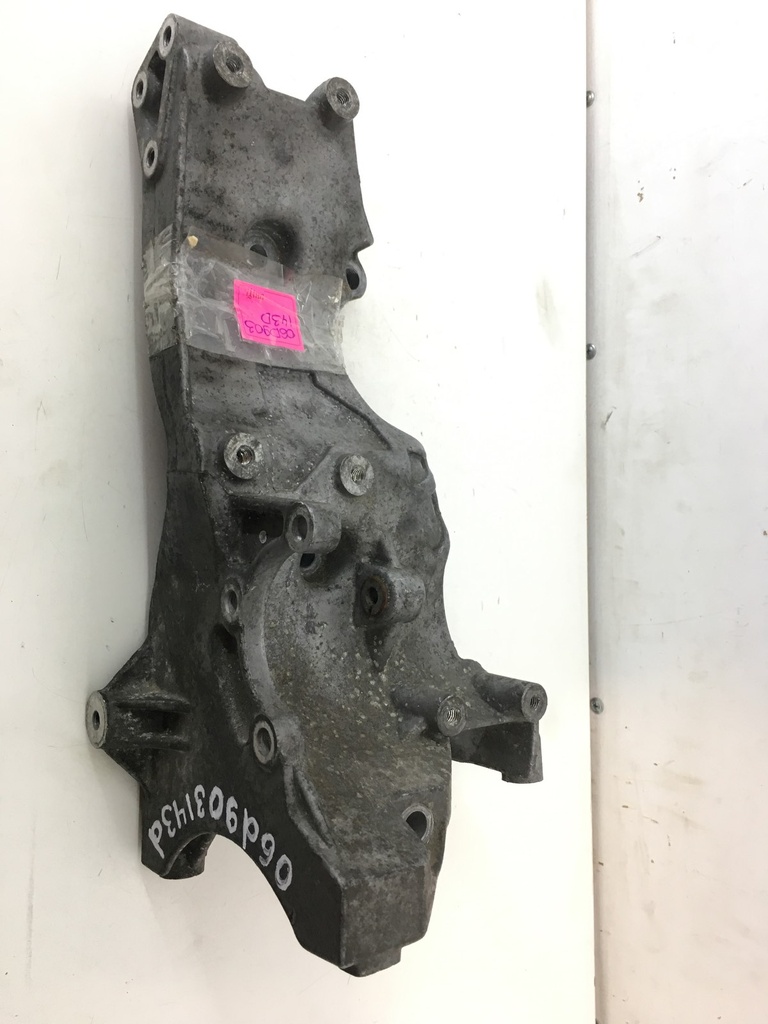 Кронштейн генератора Audi A4 A7 2.0 TFSI 2007  06D903143D