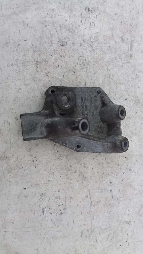 Кронштейн Skoda Octavia 1.6 MPI 2010  06A903103B