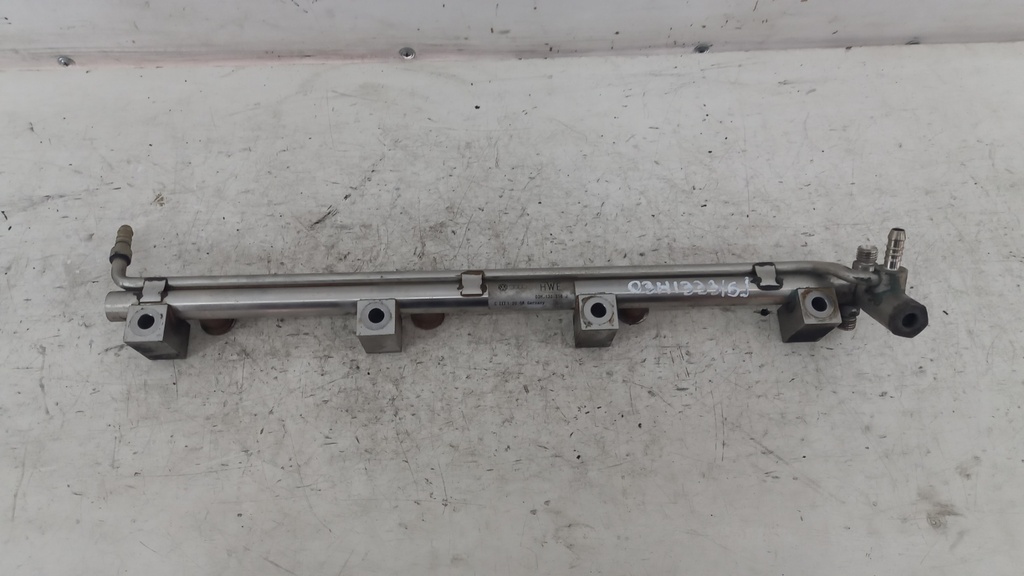 Паливна рампа Volkswagen Passat B7 3.6 FSI 2013 рр 03H133316J