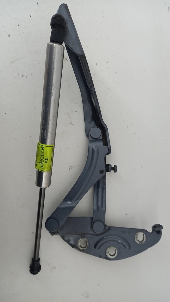 Петля капота права Volkswagen Phaeton 3.0 TDI 2012 3D0823359C