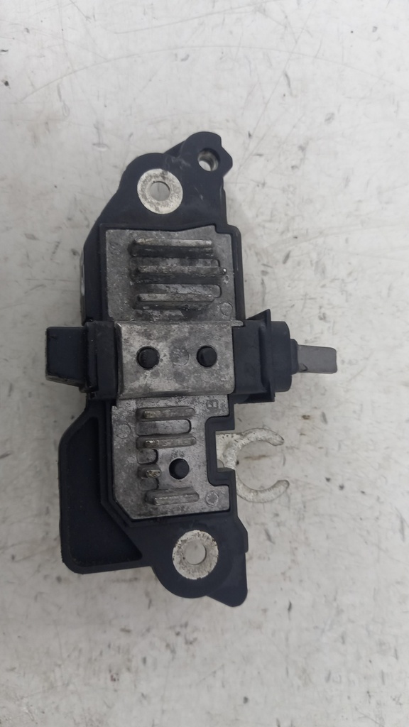 Регулятор генератора Mercedes W203 W208 2010  235207