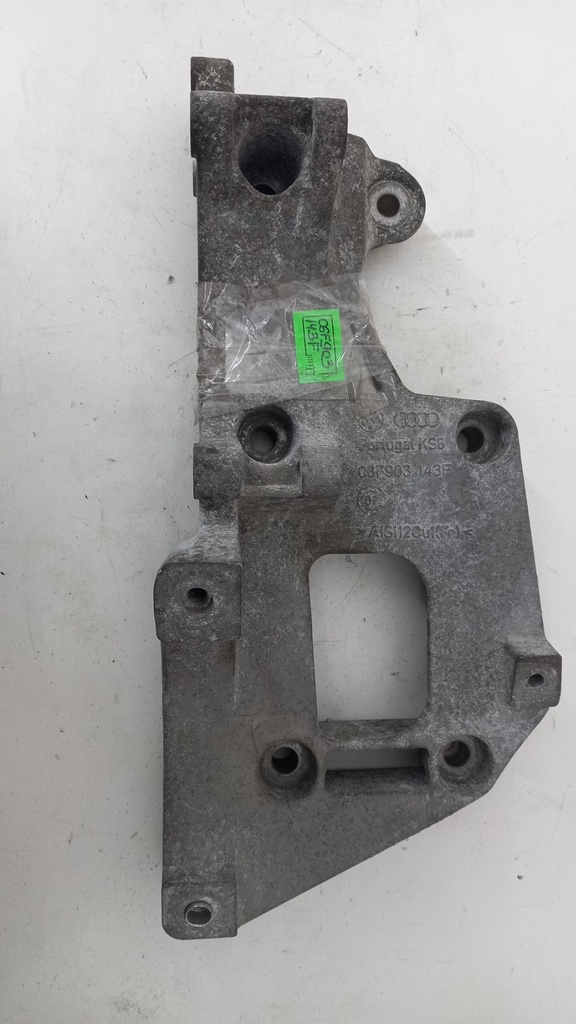 Кронштейн генератора Volkswagen Passat B6 2.0 FSI 2010 рр 06F903143F