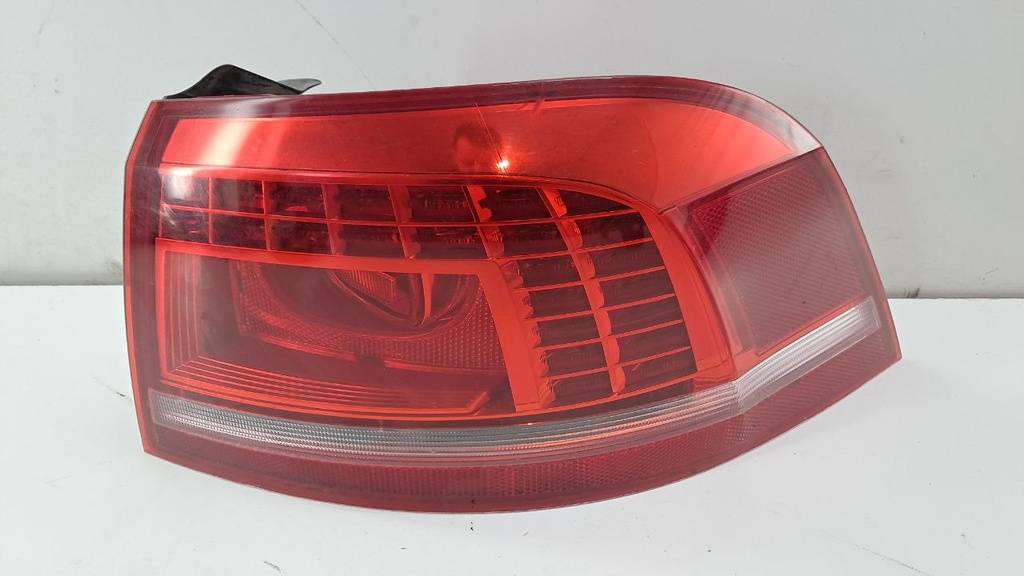 Фонарь задний правый Volkswagen Passat B7 универсал 2010-2015 3AF945208B