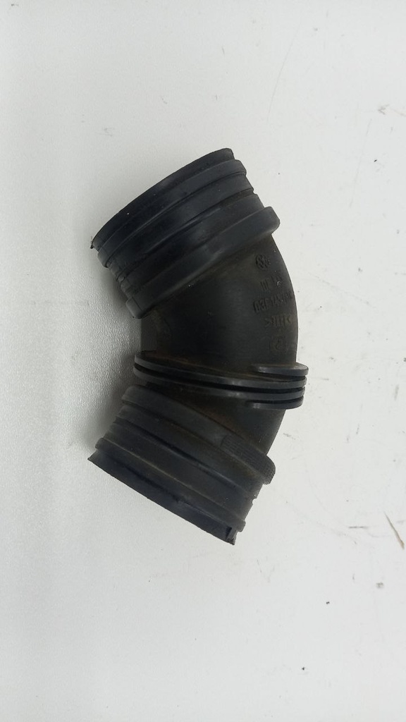 Патрубок воздушного фильтра Volkswagen Golf 6 1.4 TSI 2009-2013 гг 03C145747C