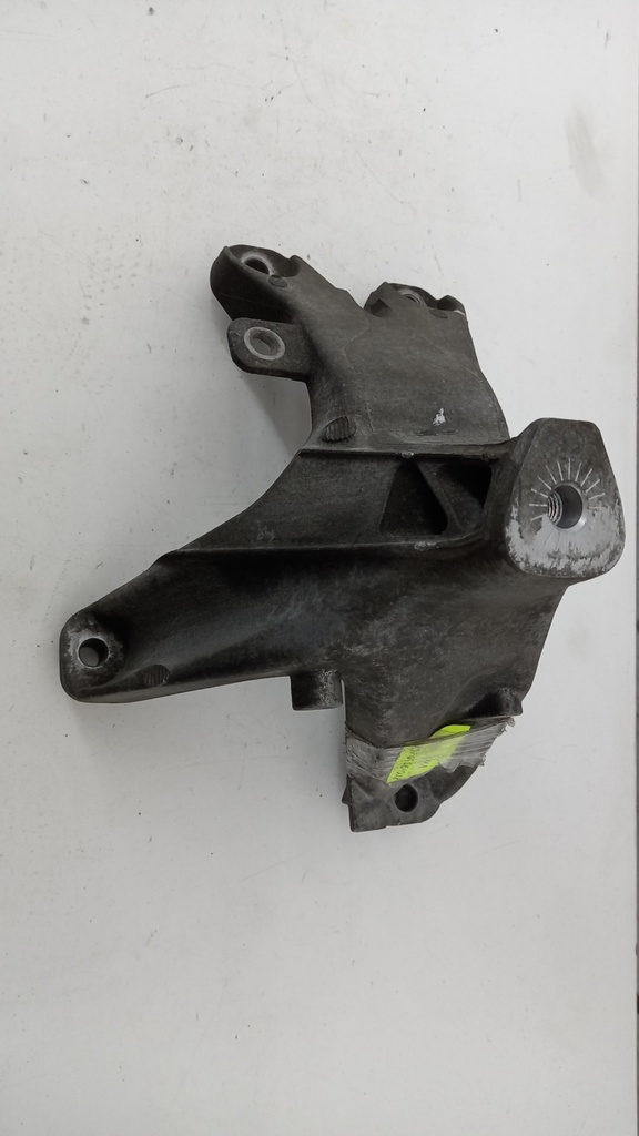 Кронштейн двигателя правый Audi A4 B8 2.0 TDI 2013  8K0199308CA