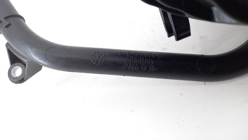 Трубка води Volkswagen Golf 7 1.0 TSI 2017 рр 04C121070B