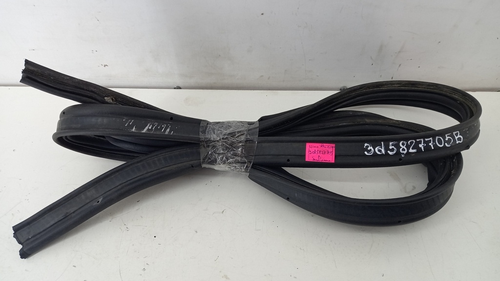 Ущільнювач багажника Volkswagen Phaeton 3.0 TDI 2012 3D5827705B