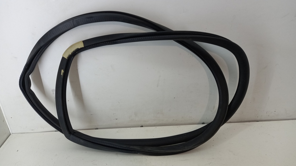 Уплотнитель двери Volkswagen Phaeton 3.0 TDI 2012  3D4867367