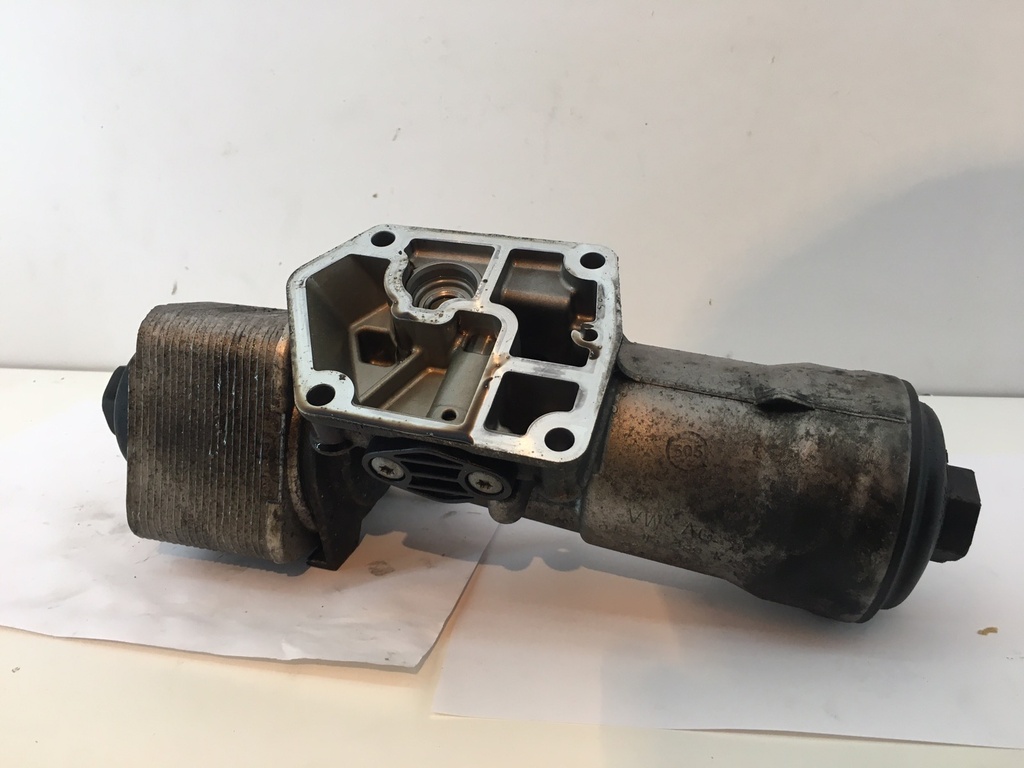 Корпус масляного фільтра Volkswagen Passat B6 2.0TDI 2005-2010 045115389K