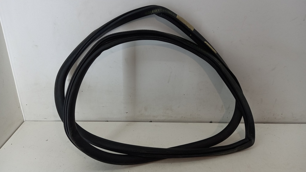 Уплотнитель двери Volkswagen Phaeton 3.0 TDI 2012  3D4867368J