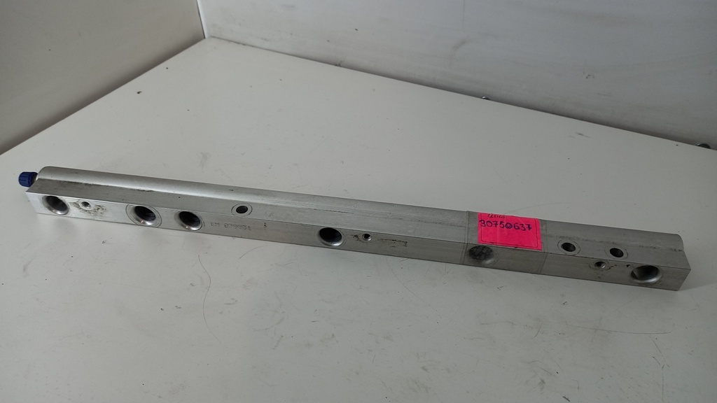 Паливна рампа Volvo S40 V50 2008 рр. 30750637