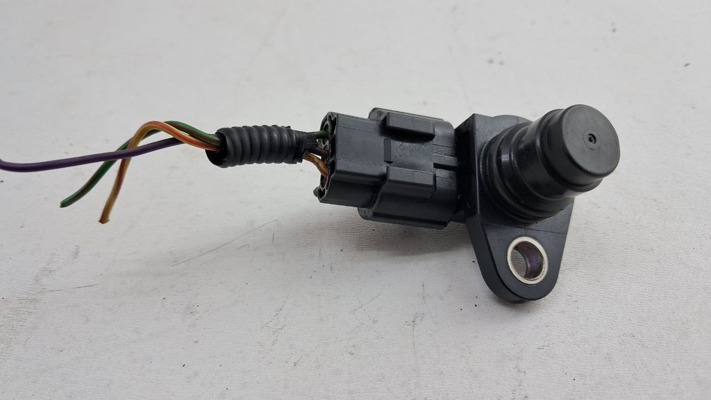 Датчик положения распредвала Volvo S60 C30 V50 2.4T 2008 8658495