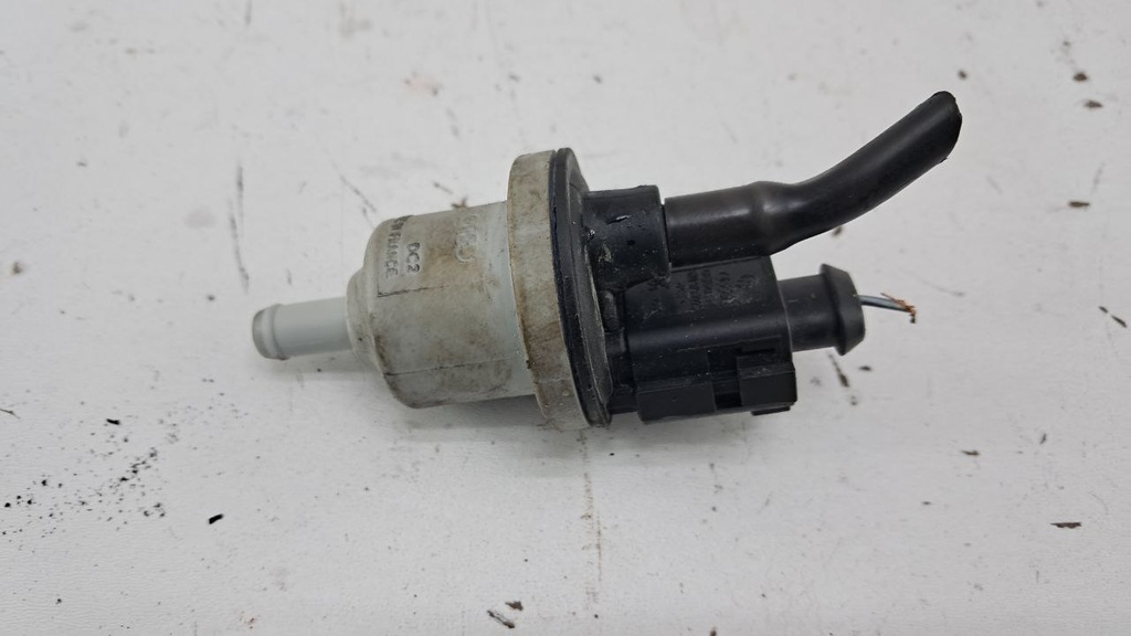 Клапан вентиляции топливного бака Volkswagen Golf 1.0 1.4 TFSI 06D133517B