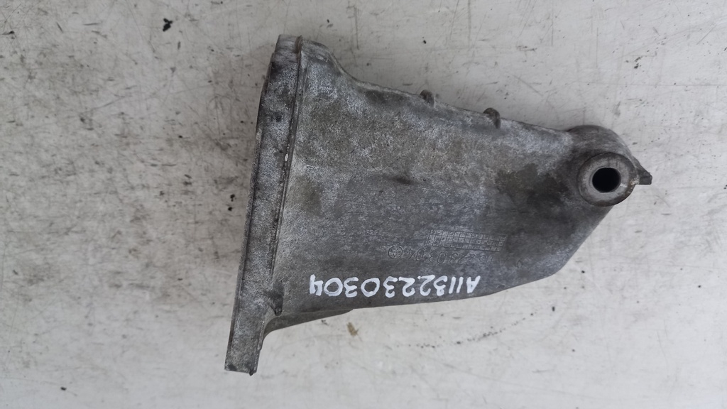 Кронштейн двигуна правий Mercedes W220 2012 рр. A1132230304