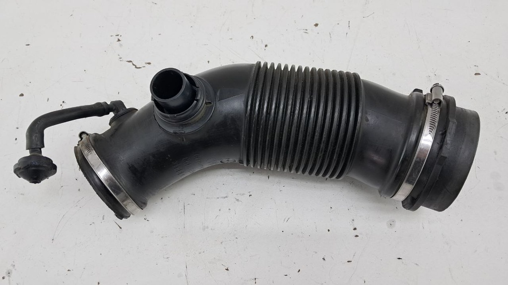 Патрубок повітрозабірника Audi A6 С6 2.4 2004-2011 рр 06E129629G