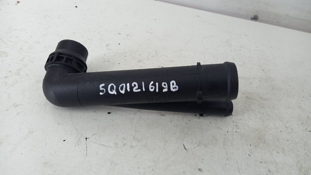 Фланець охолодження Volkswagen Golf VII 1.6 TDI 2012 5Q0121619B