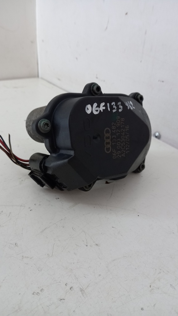 Регулятор дросельної заслінки Audi A4 B7 2.0 TFSI 2004-2007 06F133482