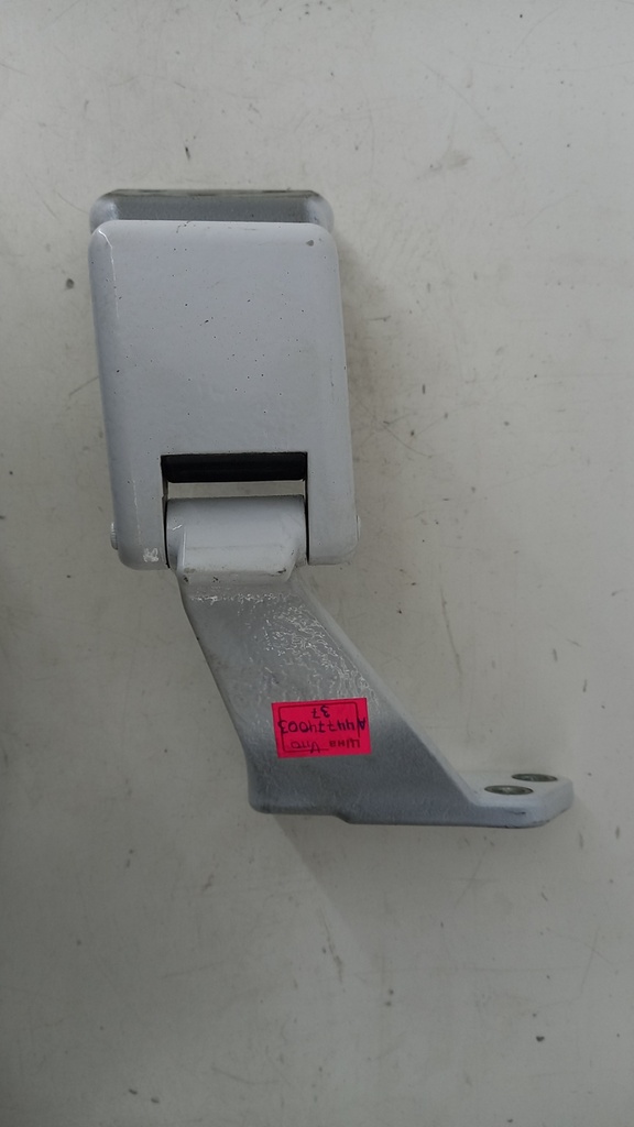 Петля крышки багажника верхняя левая Mercedes Vito Viano A4477400337