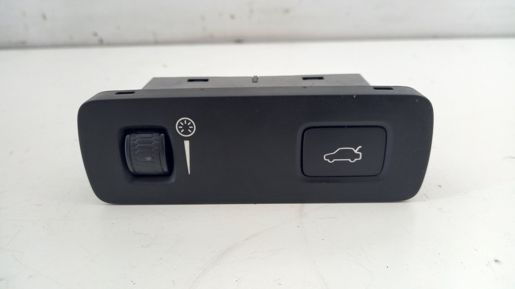 Кнопка відкриття багажника Volvo XC40 XC60 XC90 2018 31443873