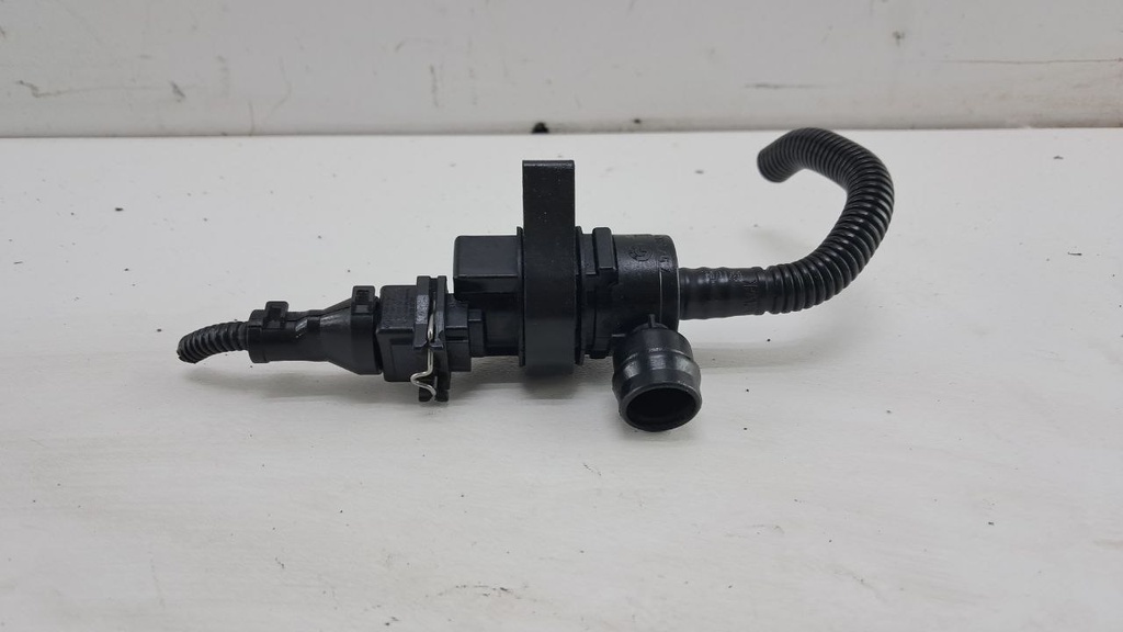 Клапан вентиляции топливного бака BMW E46 E90 E91 2.0 b 7512581