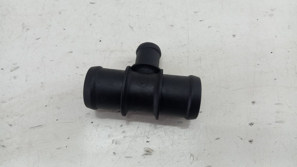 Фланець системи охолодження Volkswagen Passat B6 2.0 TDI 2010 N906929