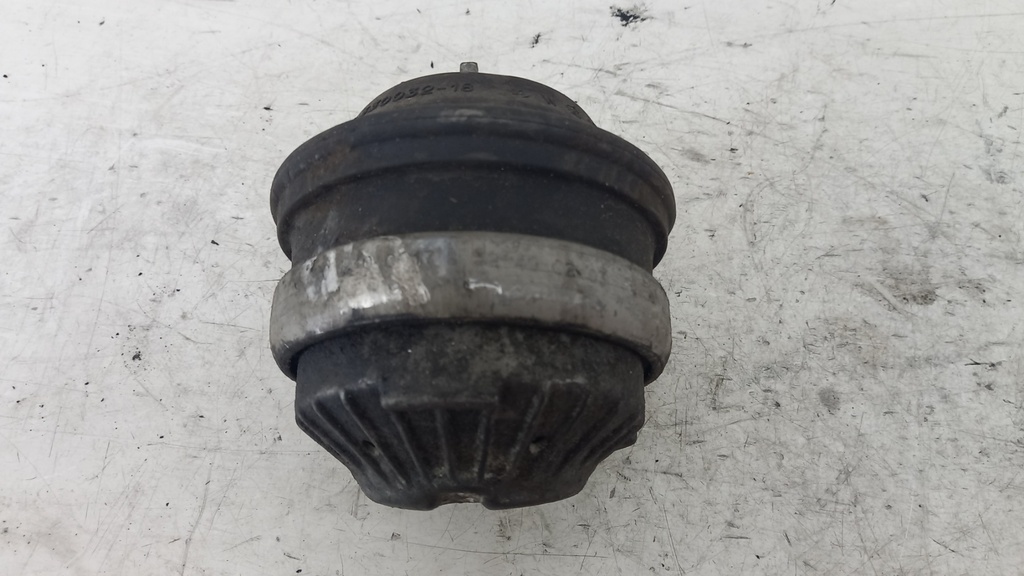 Подушка двигателя правая Mercedes W220 5.0 2012 A2202400617