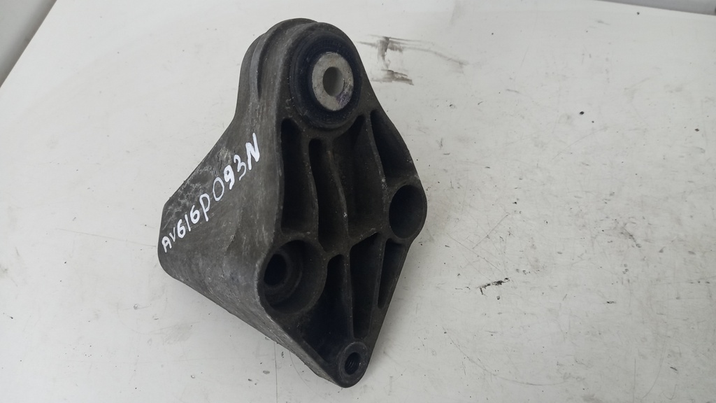 Кронштейн коробки КПП Ford Focus III 1.6 TDCI AV616P093NA