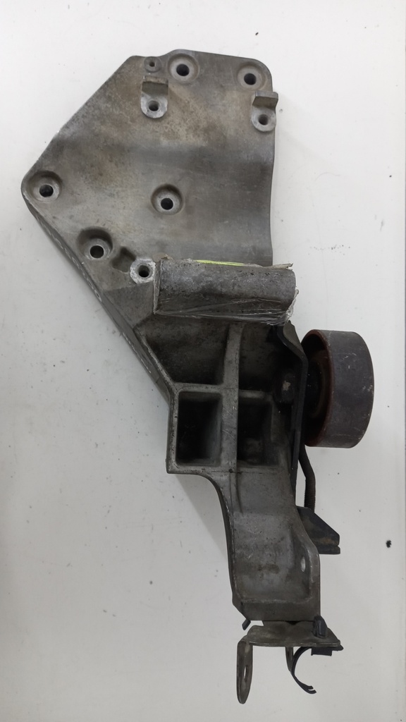 Кронштейн компресора Nissan Navara 2.5 dCI 2005-2015 рр. 11910EB300