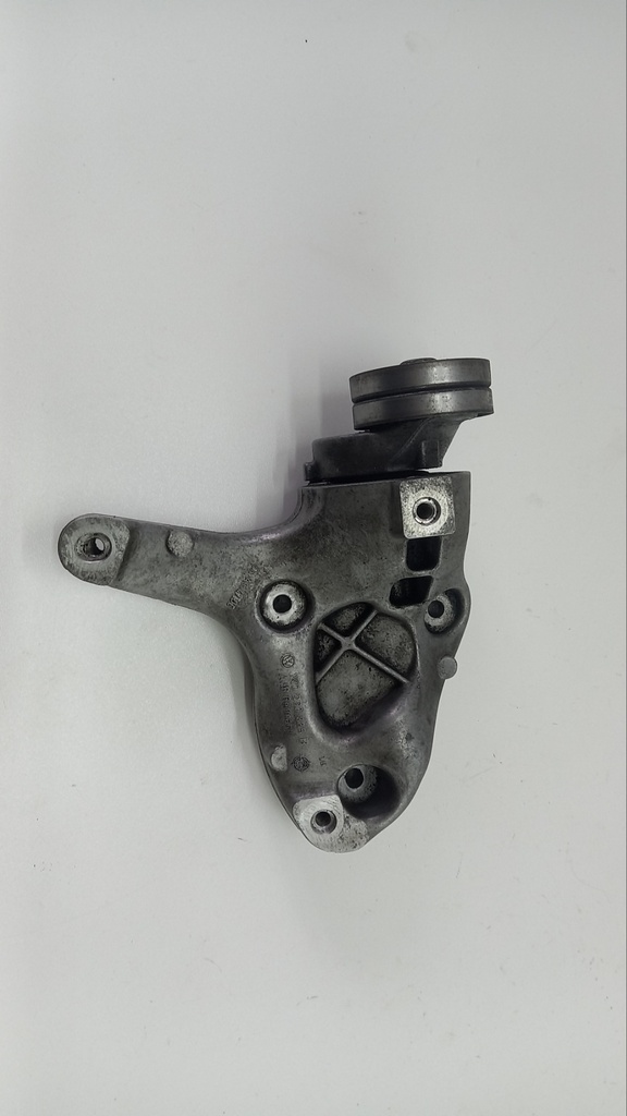 Кронштейн компрессора Audi A3 8P 2010  1K0260885B