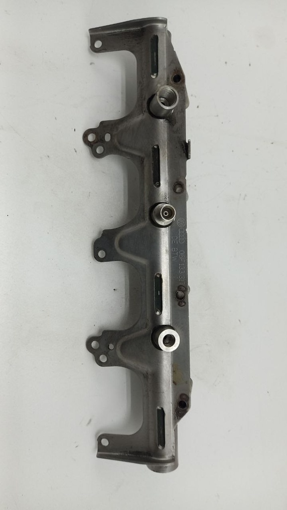 Топливная рампа Audi A4 B7 2.0 TFSI 06F133317G