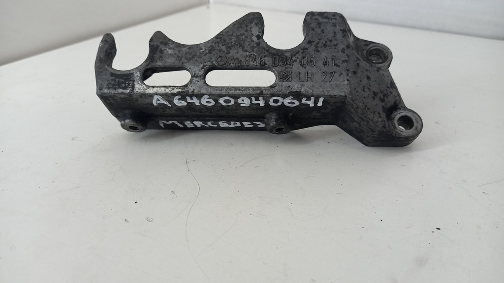 Кронштейн двигателя Mercedes W203 2.2 CDI 2002-2009  A6460940641