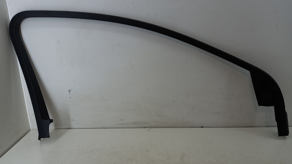 Накладка дверей ліва Volkswagen Phaeton 3.0 TDI 2012 3D0867587B